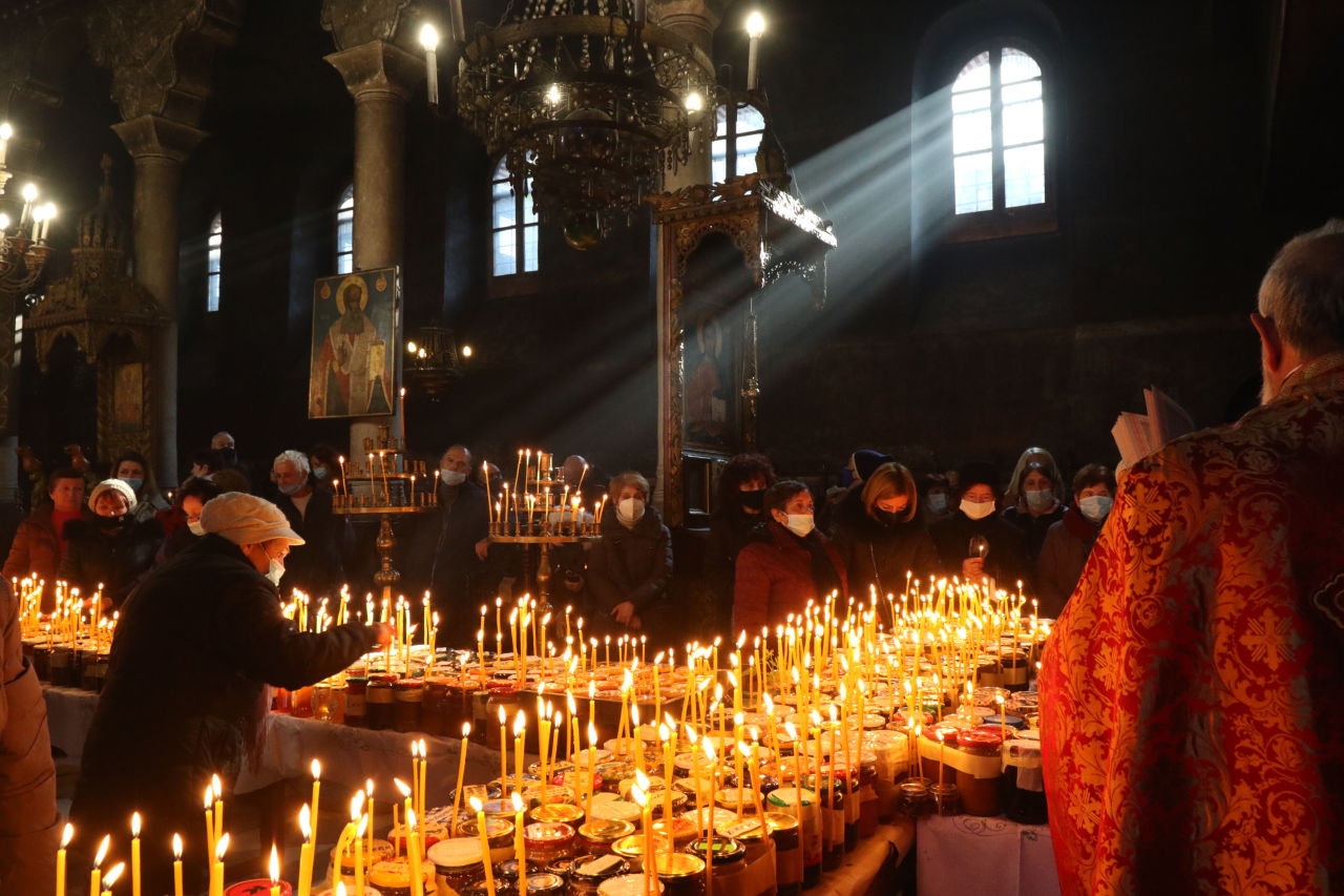 <p>На 10 февруари Българската православна църква почита паметта на Св. Харалампий Чудотворец</p>