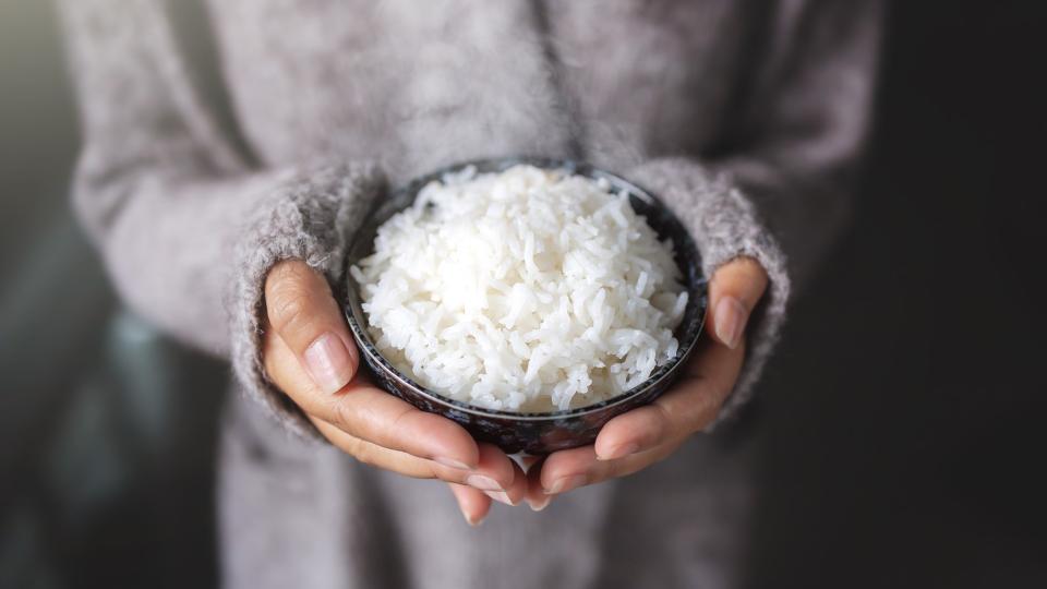 жена ориз храна