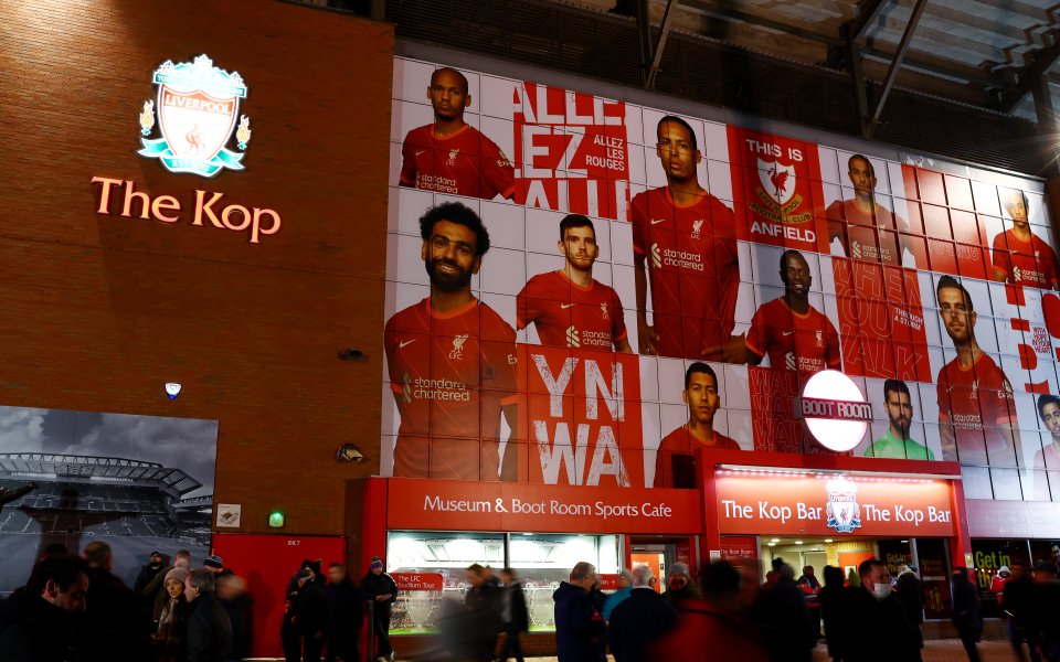 Отборите на Ливърпул и Лестър Сити игрят при в сблъсък