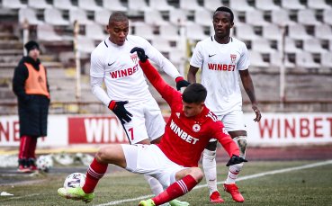 Царско село насъбра повече от дузина чужденци свързани с Италия