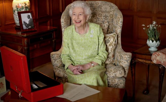 Кралица Елизабет II е с COVID-19