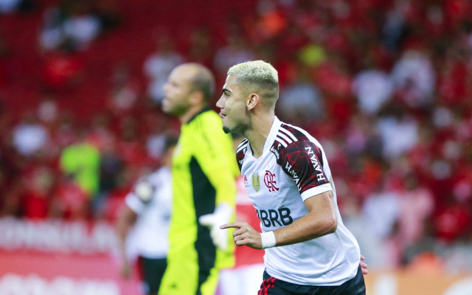 Фламенго ще привлече с постоянен трансфер халфа на Манчестър Юнайтед