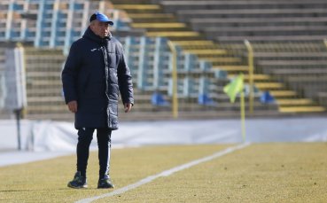 Треньорът на Левски Станимир Стоилов отново призова ръководството на клуба