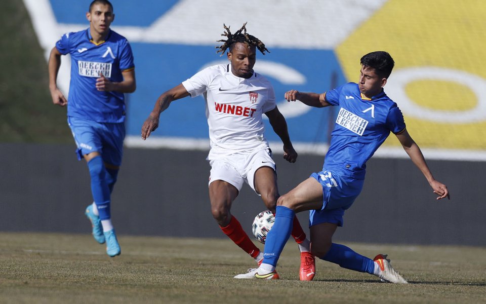 Отборите на Левски и Царско село играят при резултат 0:0