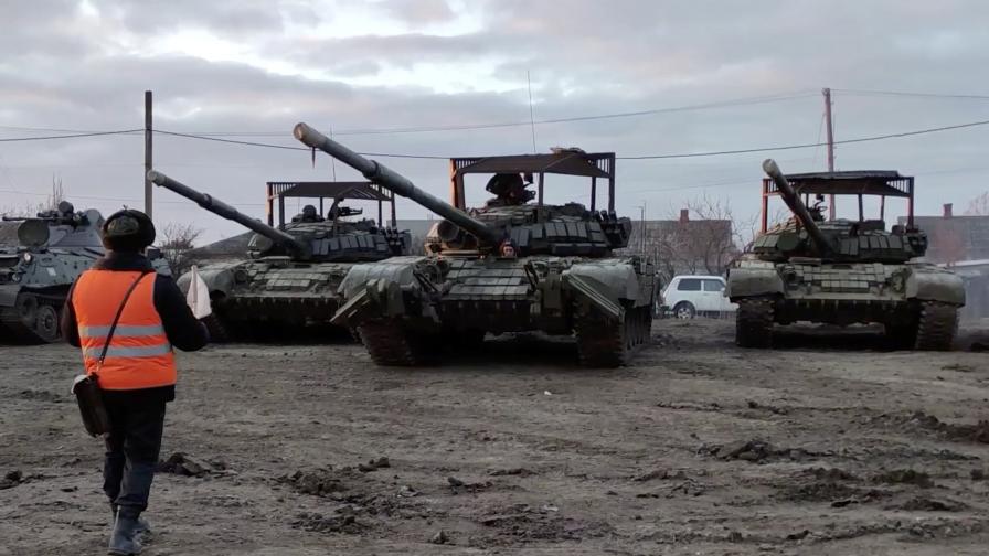 <p>Русия обяви край на военни маневри в Крим, изтегля войските</p>