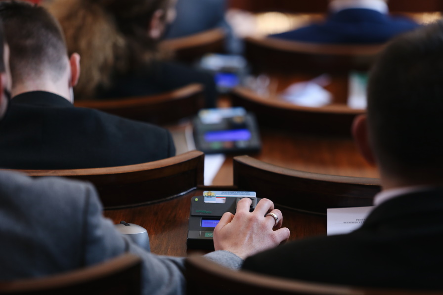 Парламентът прие на първо четене промени в Търговския закон