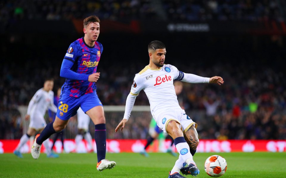 Отборите на Барселона и Наполи играят при резултат 0:1 в