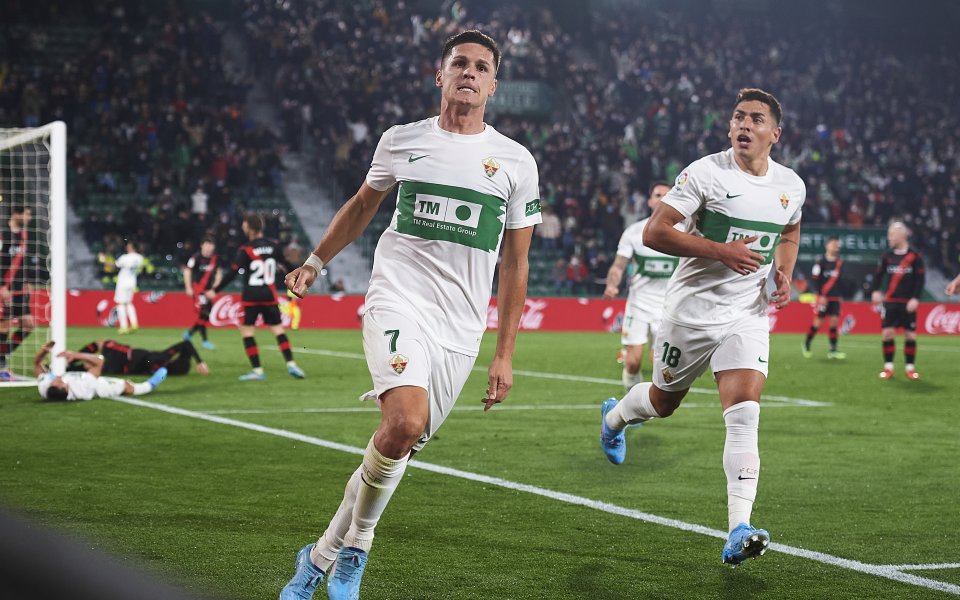 Елче задълбочи кризата в Райо Валекано, след като го победи