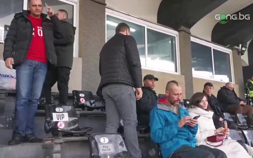 Директорът на ЦСКА - Филип Филипов е на трибуните и