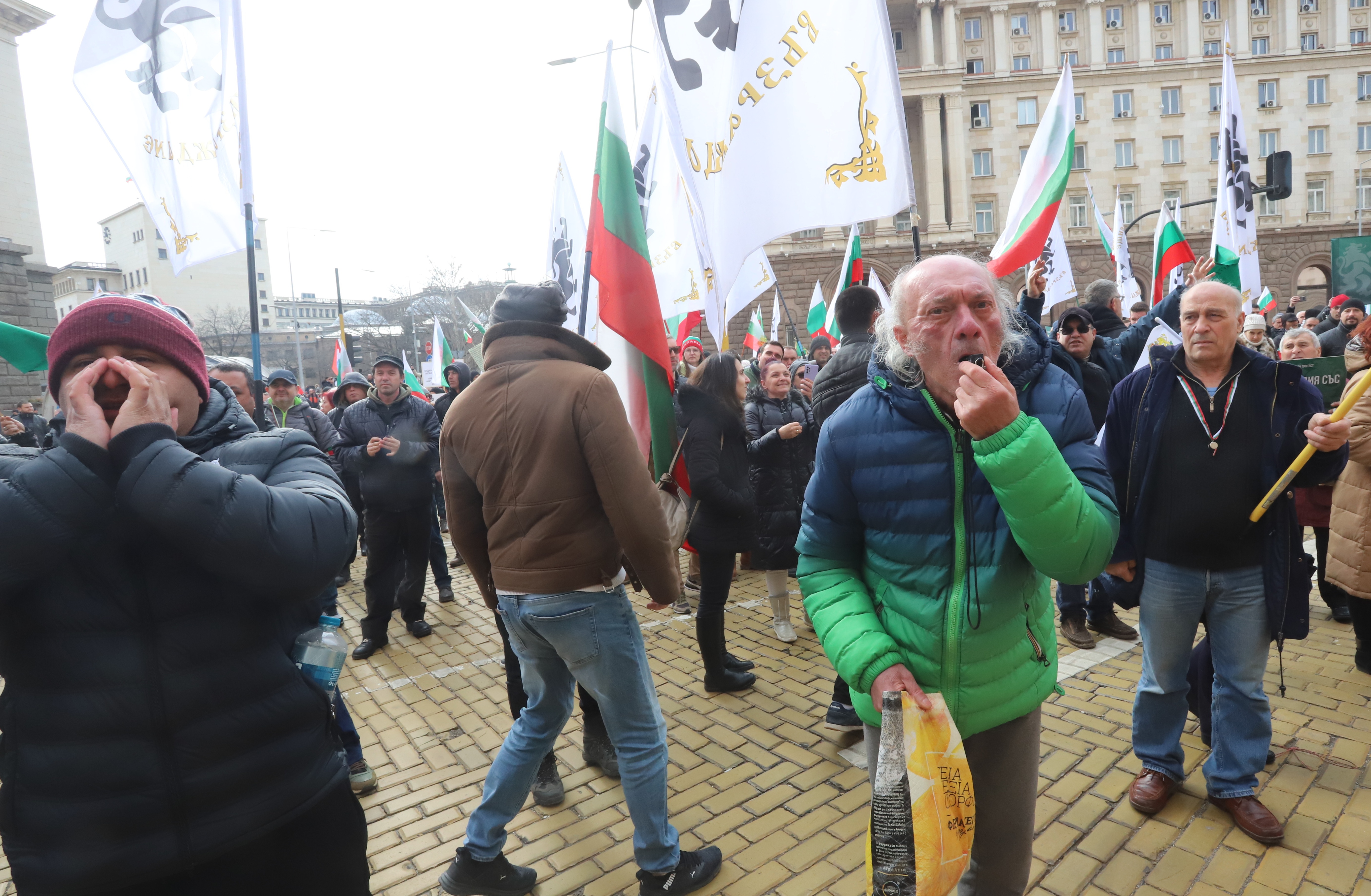 <p>Протест на &quot;Възраждане&quot; срещу зеления сертификат</p>