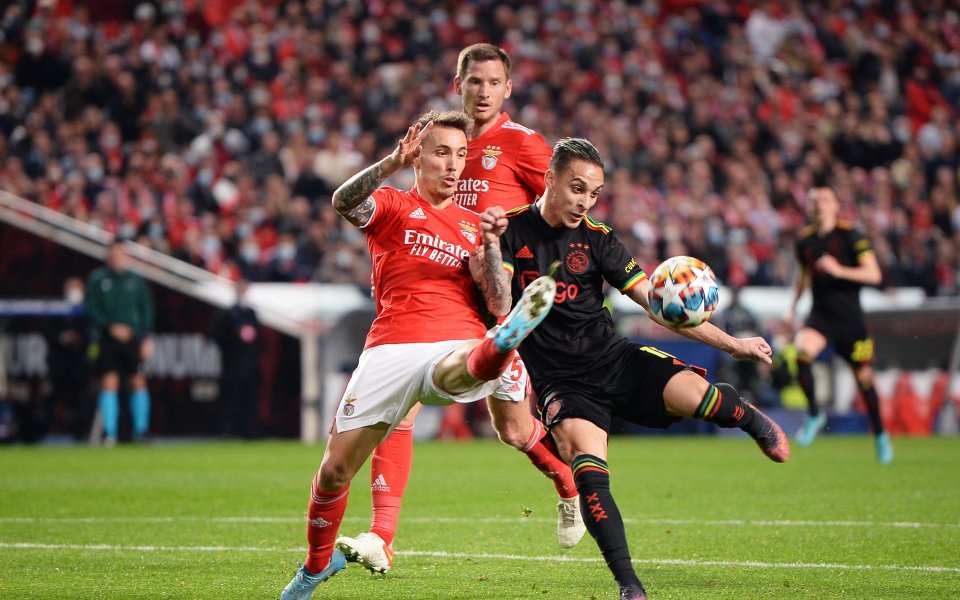 Бенфика и Аякс не излъчиха победител в първи осминафинален мач