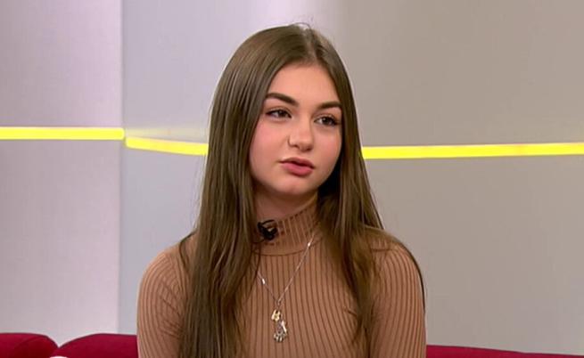 Топла прегръдка с Никола Цолов и лични кадри от „Спа-Франкоршан“: Крисия усети адреналина на Формула 2