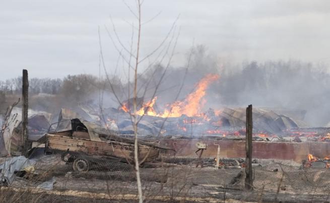 Украински военен самолет с 14 души се разби близо до Киев