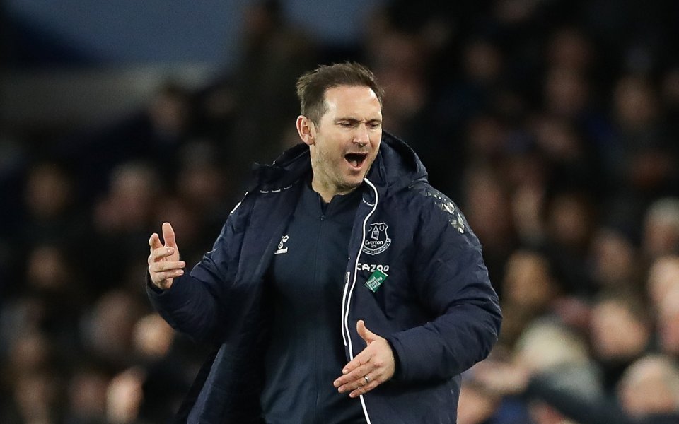 Мениджърът на Евертън - Франк Лампард, иронизира рефера на ВАР
