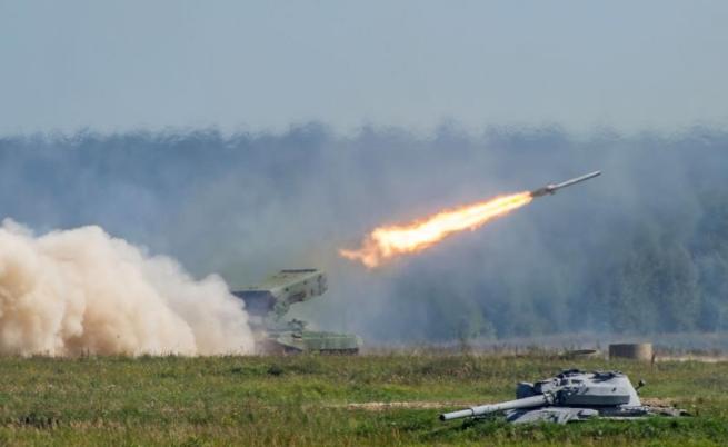 Киев съобщи, че изстреляни от Беларус ракети са поразили летище в Житомир