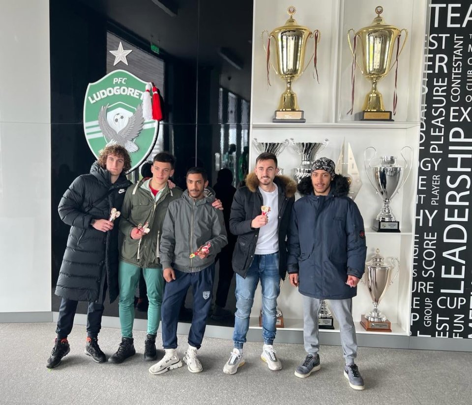 Деца дариха Лудогорец с мартеници