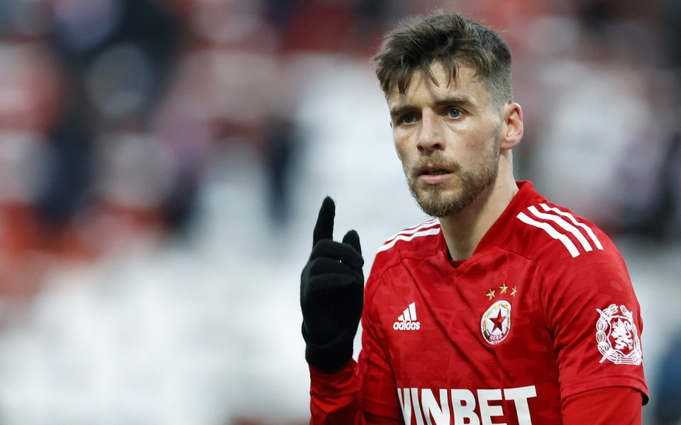 Наставникът на ЦСКА Стойчо Младенов обяви, че семейните проблеми на