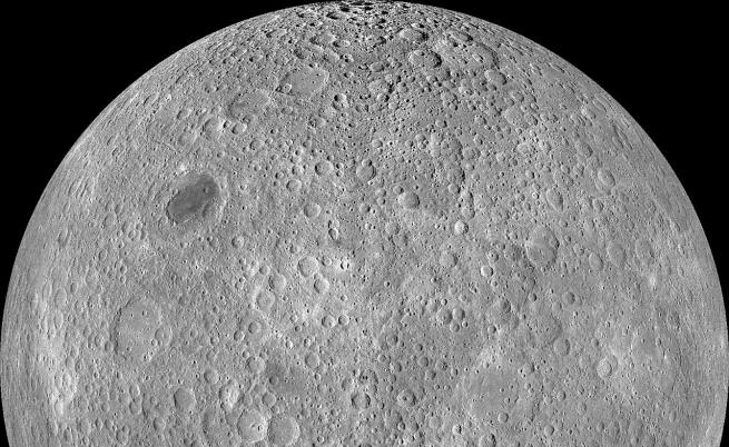 Част от ракета падна върху Луната и издълба кратер