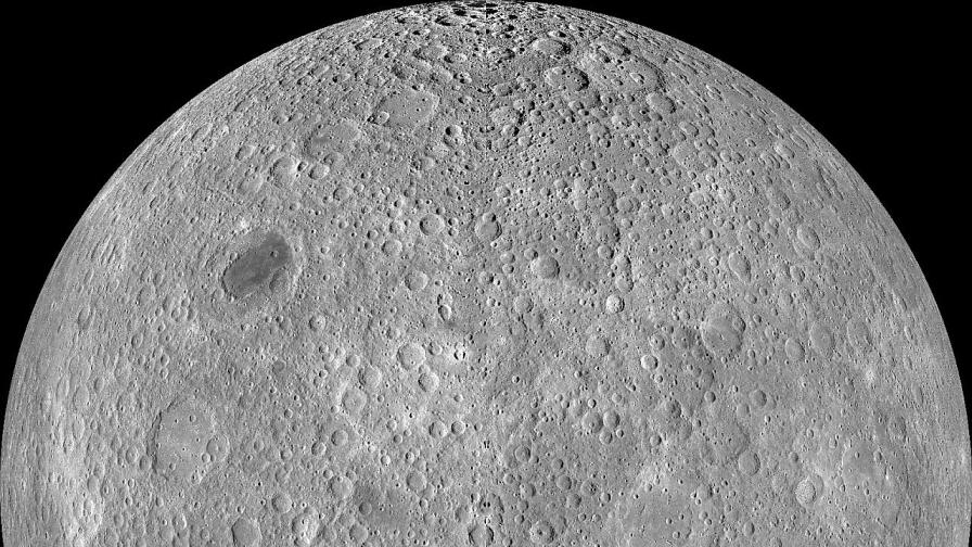 <p>Част от ракета падна върху Луната и издълба кратер</p>
