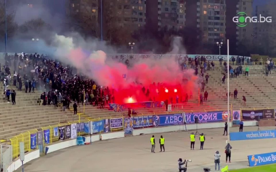 Привържениците на Левски в Сектор „Б” на стадион „Георги Аспарухов”