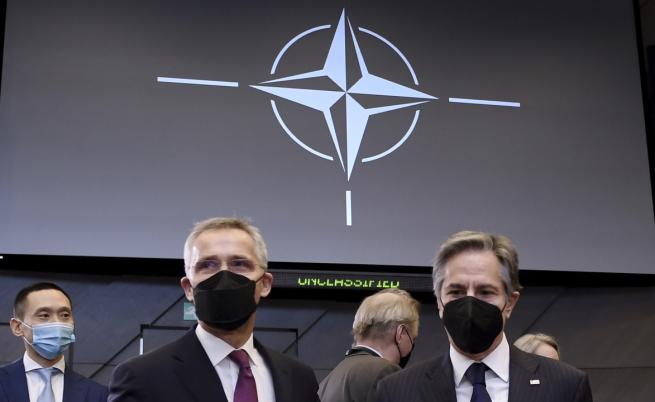 НАТО отхвърли искането на Киев за забранена за полети зона над Украйна