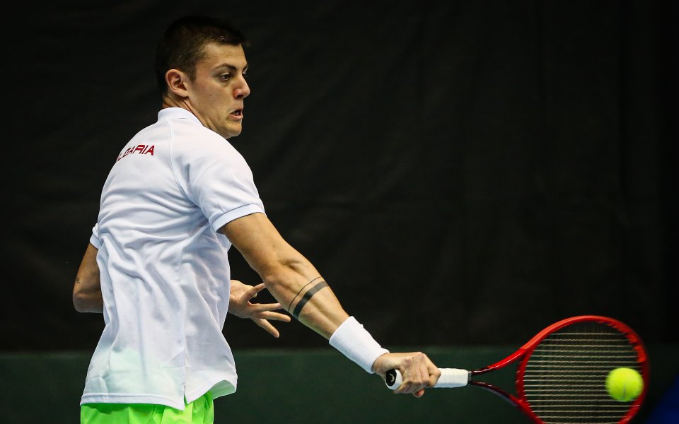 Българският национал Александър Лазаров на турнира по тенис на червени