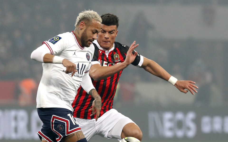 Отборите на Ница и ПСЖ играят при резултат 1:0 в