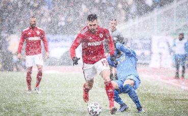 Отборите на Левски и ЦСКА играят при резултат 0 0 в