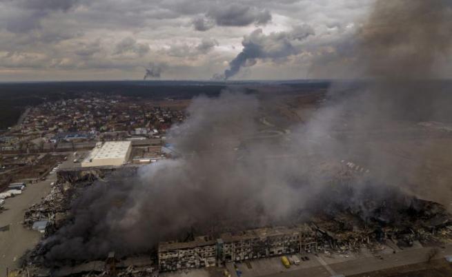 Кметът на украинския град Гостомел е убит при обстрел