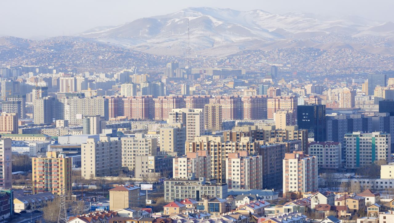 <p>Улан Батор, Монголия -&nbsp;В столицата на Монголия през зимата е токова студено, че средногодишната температура е минус два градуса по Целзий.</p>