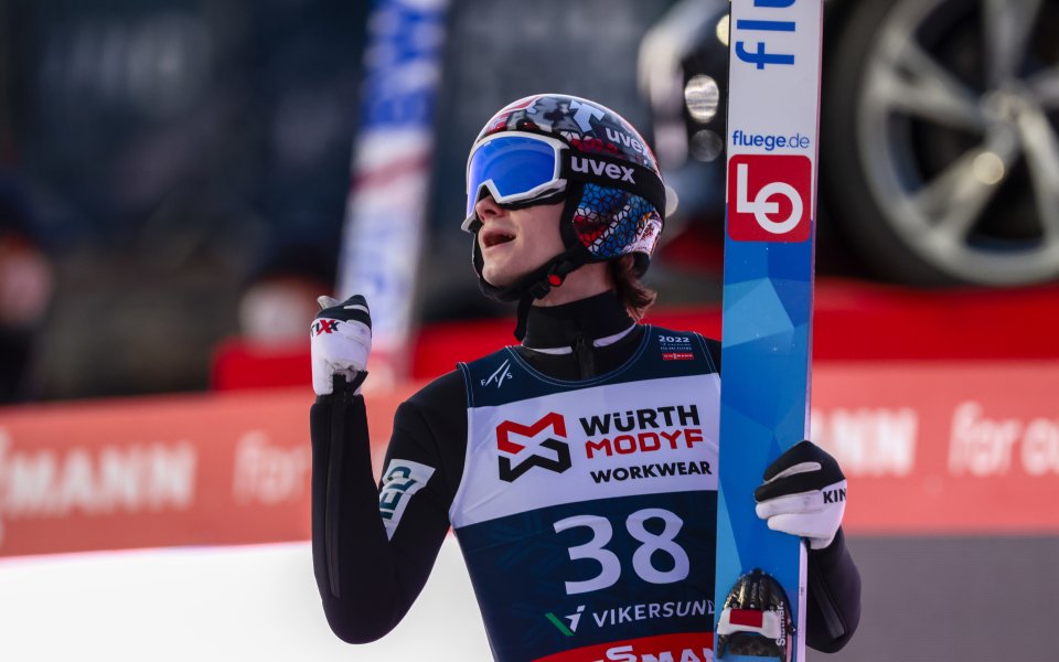 Норвежец води след първите два скока на Световното по ски-полети, Зографски отпадна