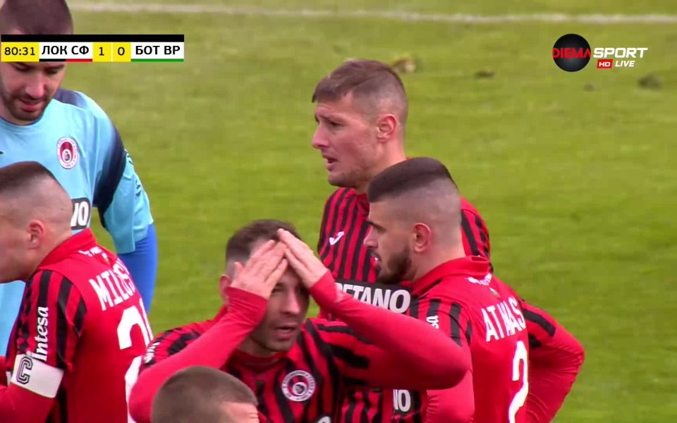 В 81-ата минута Йоргос Кацикас събори в наказателното поле Диего