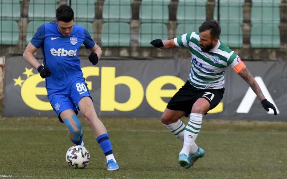 Футболистът на Черно море Васил Панайотов е със счупена ръка.