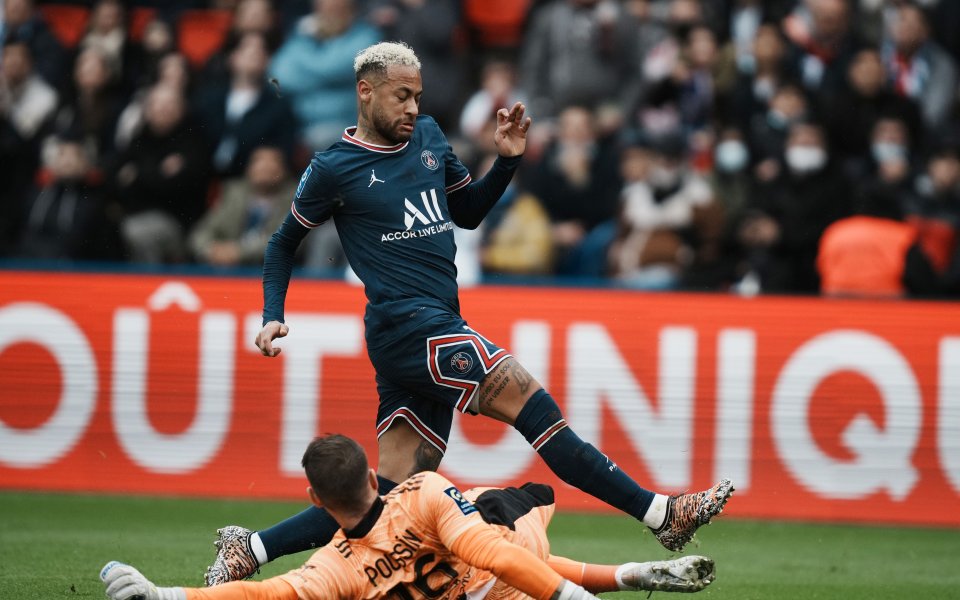 Отборите на Пари Сен Жермен и Бордо играят при в