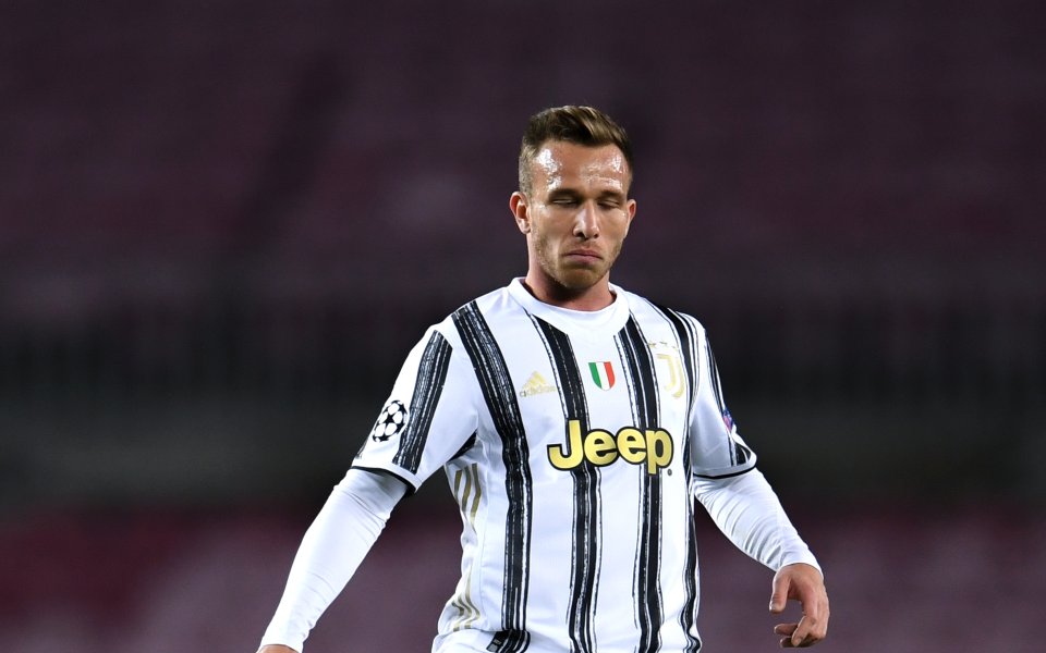 Футболистът на Ювентус Артур Мело разкри, че по време на