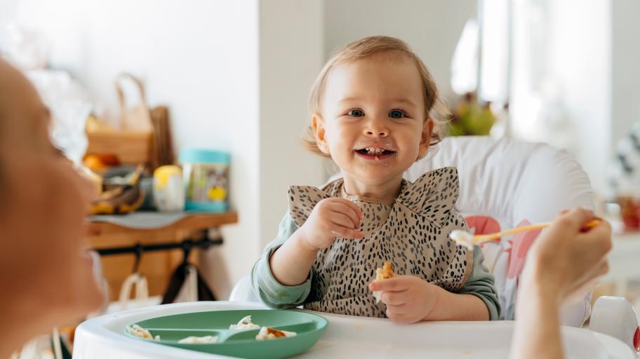 8 дразнещи навика на хранене на малчуганите, които са напълно нормални