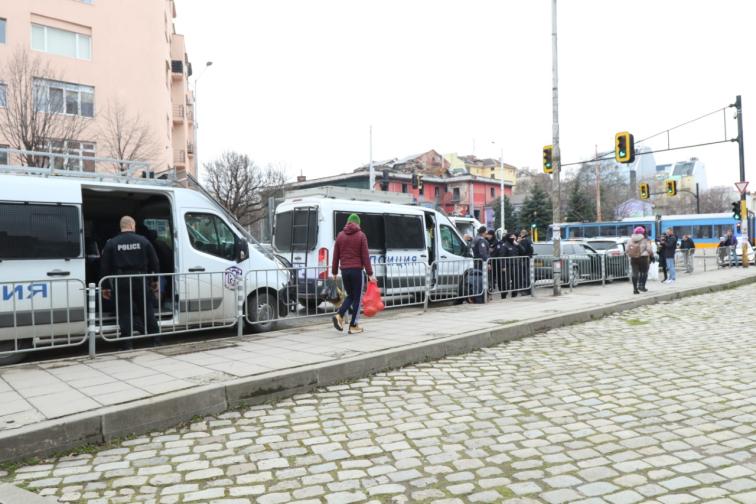 След гонка Автомобил удари полицейска кола в София