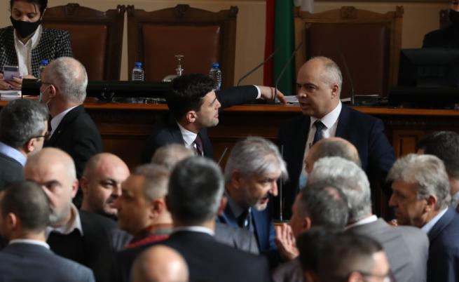 Депутатите едва не стигнаха до бой в пленарната зала заради ареста на Борисов