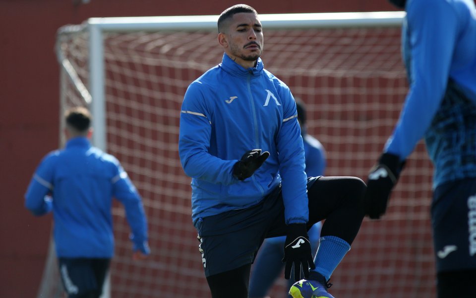 Радослав Цонев пропусна днешната тренировка на Левски. Халфът има дребни