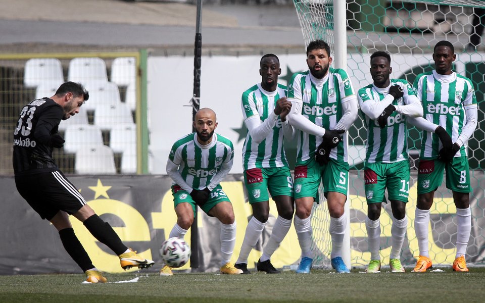 Два клуба проявяват сериозен интерес към защитника на Берое Сиам