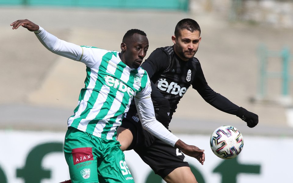 Старши треньорът на Берое Петър Хубчев няма да може да