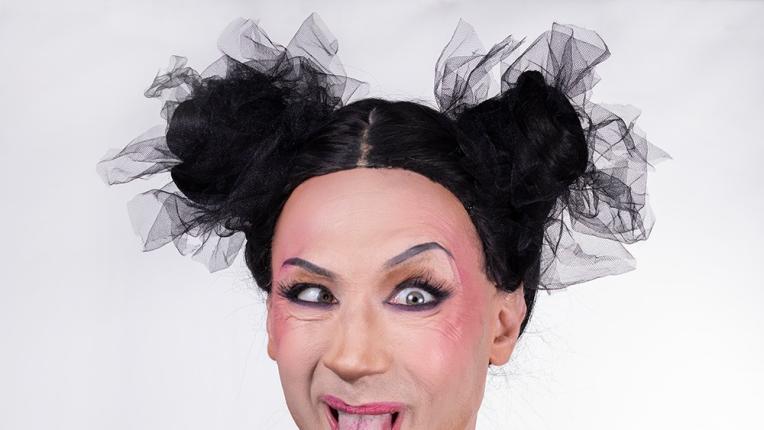  За „ Капките “ и хората: каква е разликата сред градивната рецензия и заяждането? 