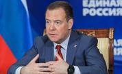 Медведев с остри заплахи към военните заводи, използва думи на Сталин