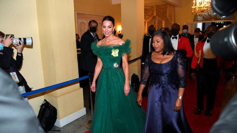  Кейт Мидълтън и принц Уилям на публична вечеря в резиденцията на генерал-губернатора на Ямайка 