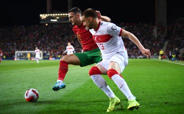 Португалия и Турция играят при 2 1 в полуфинален плейоф за класиране на