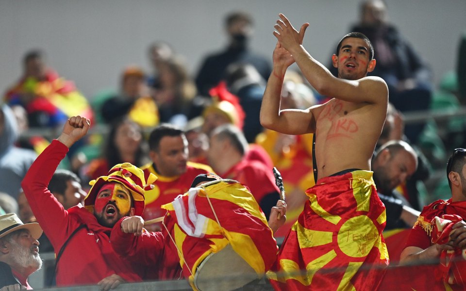 Хиляди северномакедонци празнуваха успеха над Италия в Скопие (видео)