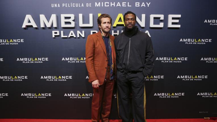  Мадрид го обича: Джейк Джиленхол очарова на испанската премиера на „ Линейката “ 