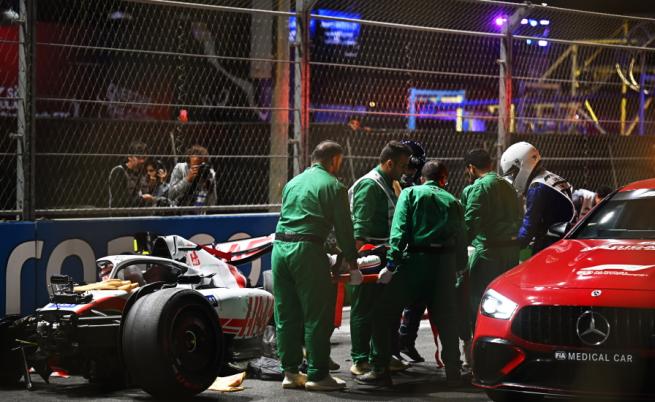 Ужасяваща катастрофа със сина на Шумахер спря квалификацията във Формула 1