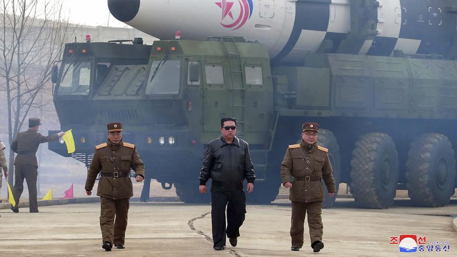 "Сериозна грешка": Северна Корея за неуспешния опит за изстрелване на военен сателит