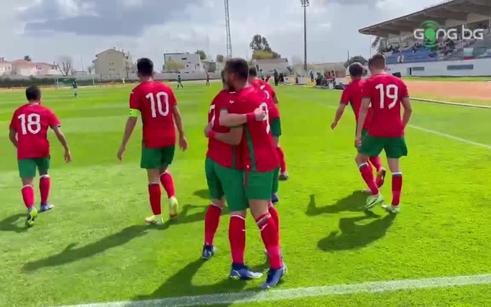 Малко преди изминаването на четвърт час игра "лъвчетата" поведоха след